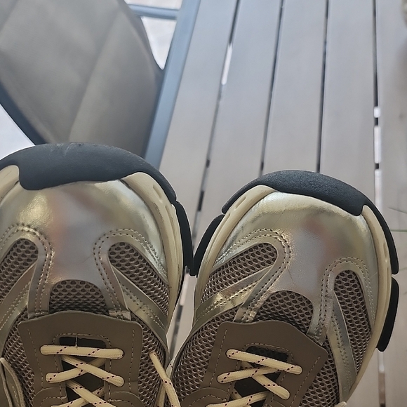 Steve Madden Stylish Metallic and Beige Sneakers - Picture 7 of 10